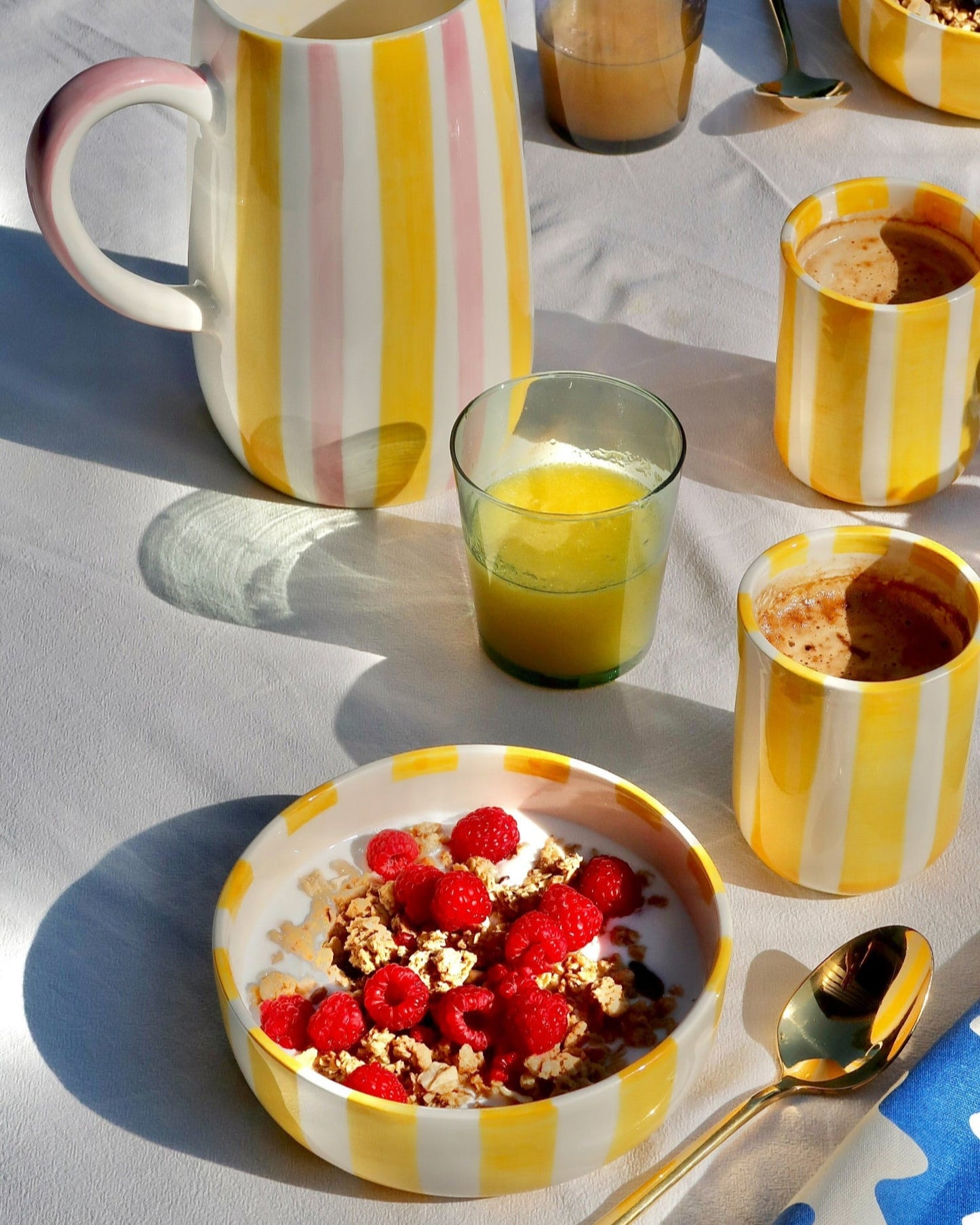 The Yellow Luna Bowl Set For Six
